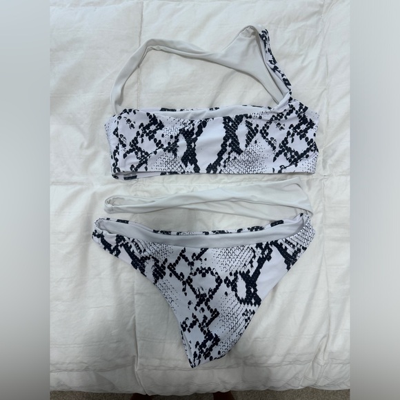 NWOT Snake Print Cut Out Bikini Set - Picture 2 of 2
